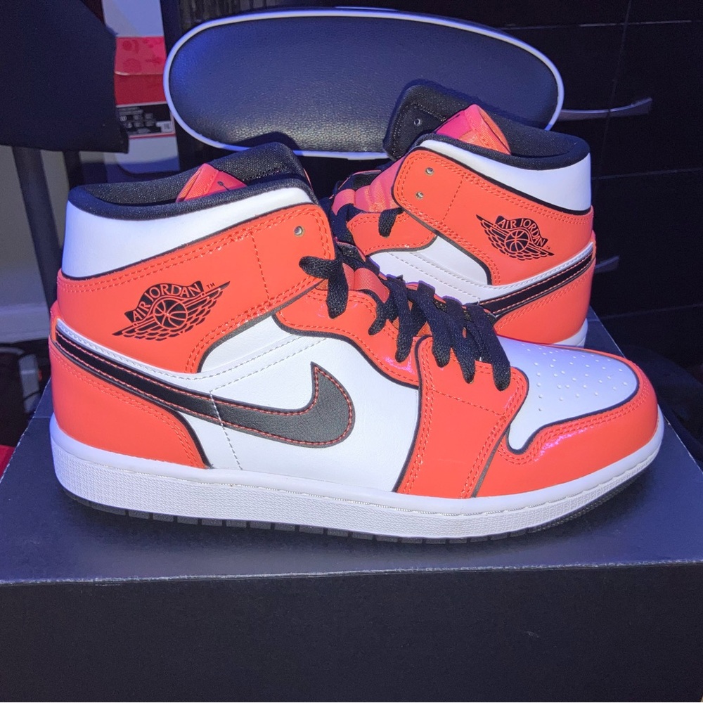 Air Jordan 1 Mid “Turf Orange”